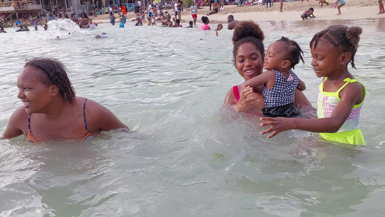 Hellshire Beach (Fisherman Beach)