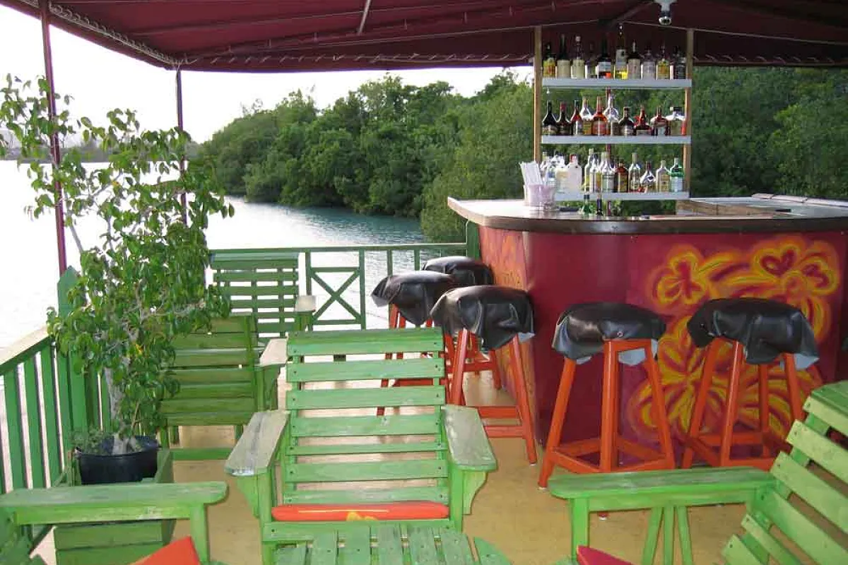 The HouseBoat Grill