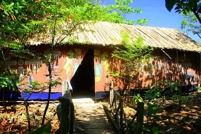 🌿 Great Huts, Port Antonio An Eco-Friendly Cliffside Retreat Inspired by Africa and Jamaica