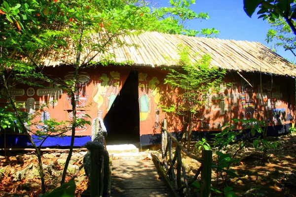 🌿 Great Huts, Port Antonio An Eco-Friendly Cliffside Retreat Inspired by Africa and Jamaica