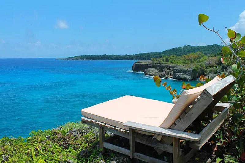 🌿 Great Huts, Port Antonio An Eco-Friendly Cliffside Retreat Inspired by Africa and Jamaica