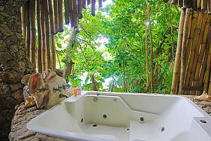 🌿 Great Huts, Port Antonio An Eco-Friendly Cliffside Retreat Inspired by Africa and Jamaica