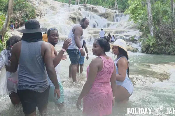 What to Bring When Visiting Different Places in Jamaica 🇯🇲🎒