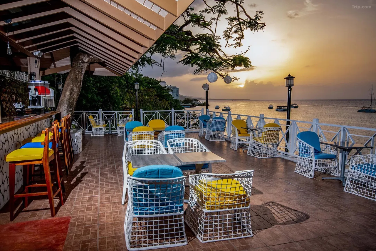 Hibiscus Lodge Hotel