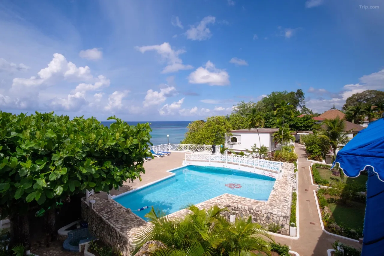 Hibiscus Lodge Hotel