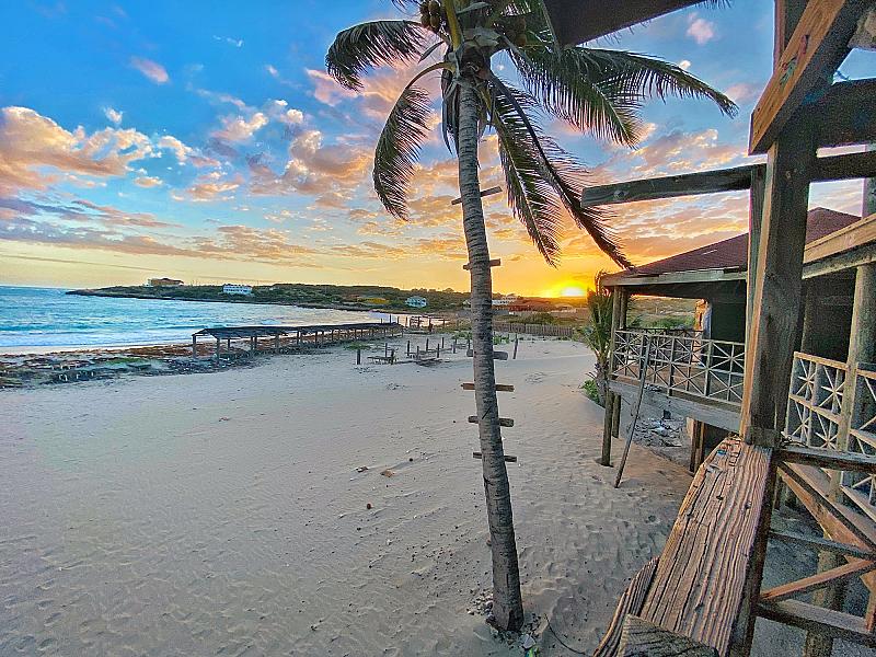 🏖️ Sugarman Beach