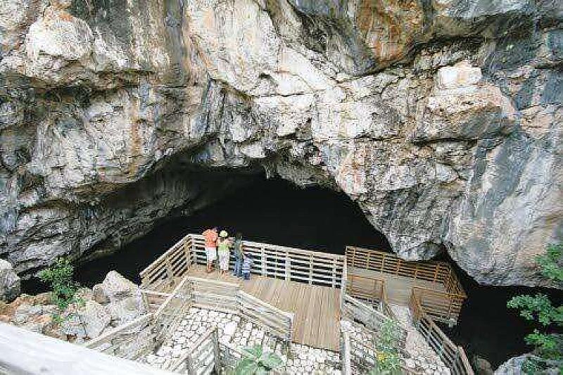 Two Sisters Cave