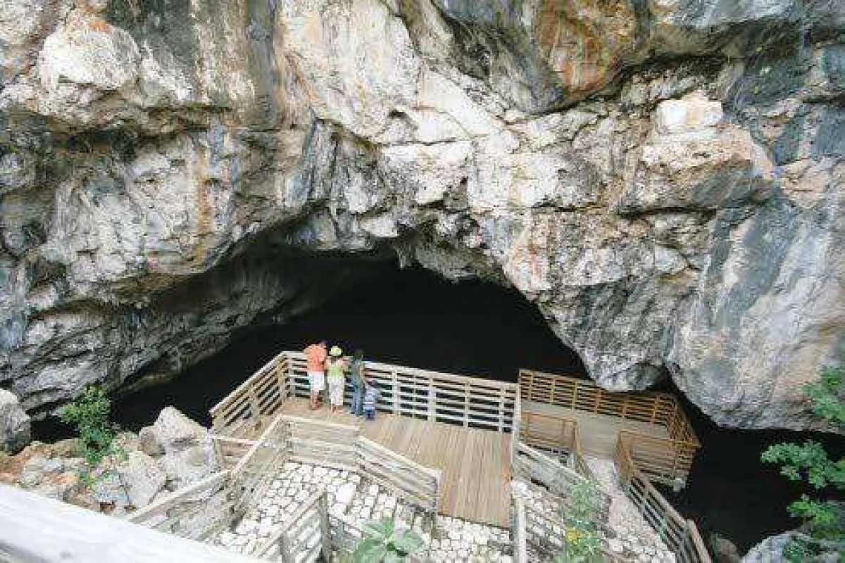 Two Sisters Cave