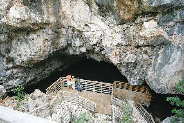 Two Sisters Cave