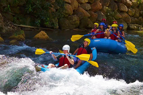 Kayaking in Jamaica: Paddle Your Way Through Paradise 🛶🌴